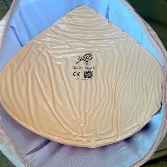 ABC 1042 Lightweight Silicone Triangle Breast Forms Prothesis. size 9 - Picture 3 of 5